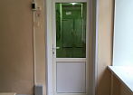 Дверь межкомнатная ПВХ в муниципальное учреждение с отделкой (откосы) mobile